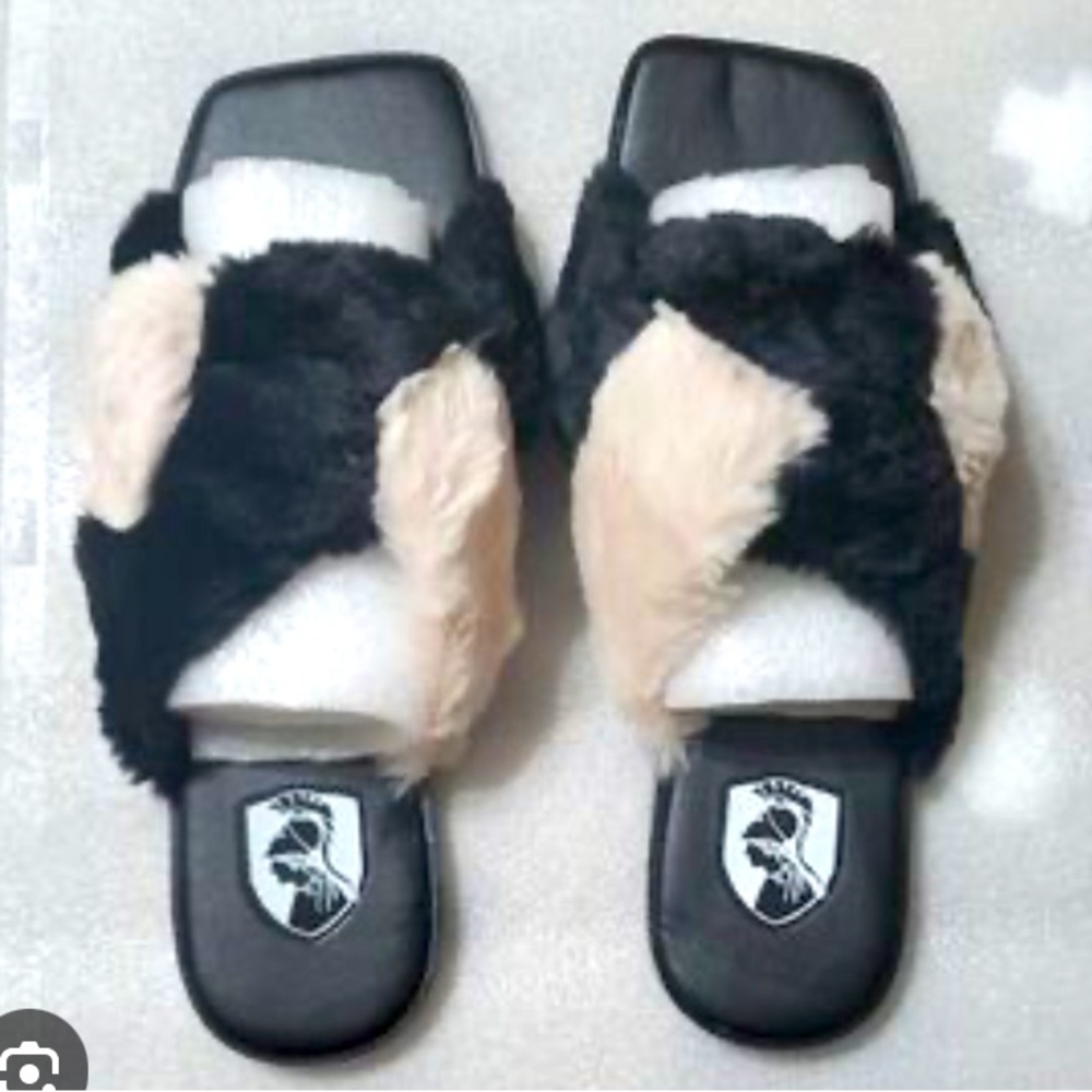 NWT Vivienne Hu ( VHNY) Women’s Color Block Knotted Faux Fur Slippers Size 38.